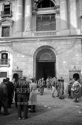 Toma de Barcelona. Los Nacionales en el Palacio San Jorge. Imagenes del puerto