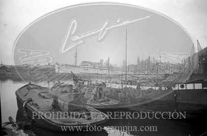 Toma de Barcelona. Los Nacionales en el Palacio San Jorge. Imagenes del puerto