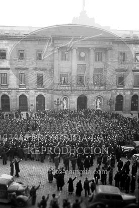 Toma de Barcelona. Los Nacionales en el Palacio San Jorge. Imagenes del puerto
