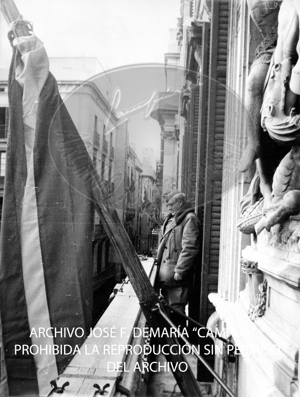 Toma de Barcelona. Los Nacionales en el Palacio San Jorge. Imagenes del puerto