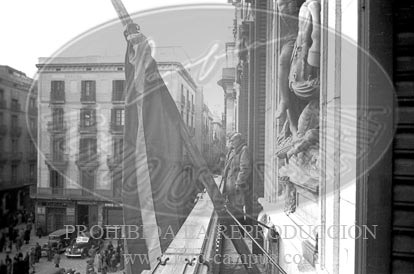 Toma de Barcelona. Los Nacionales en el Palacio San Jorge. Imagenes del puerto