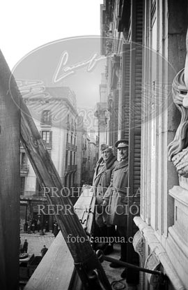 Toma de Barcelona. Los Nacionales en el Palacio San Jorge. Imagenes del puerto