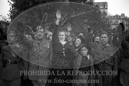 Toma de Barcelona por el Ejército Nacional, Misa de accion de gracias en la Plaza de Cataluña