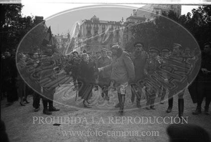 Toma de Barcelona por el Ejército Nacional, Misa de accion de gracias en la Plaza de Cataluña