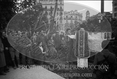 Toma de Barcelona por el Ejército Nacional, Misa de accion de gracias en la Plaza de Cataluña