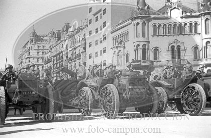 Desfile en Barcelona tras la toma de la ciudad