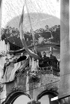 Desfile en Barcelona tras la toma de la ciudad
