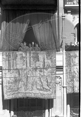 Desfile en Barcelona tras la toma de la ciudad