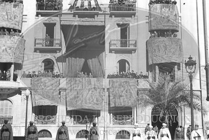 Desfile en Barcelona tras la toma de la ciudad