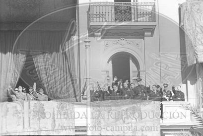 Desfile en Barcelona tras la toma de la ciudad