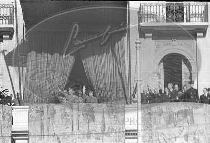 Desfile en Barcelona tras la toma de la ciudad