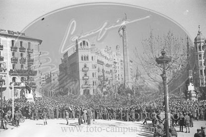 Desfile en Barcelona tras la toma de la ciudad