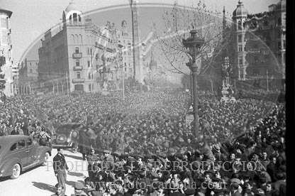 Desfile en Barcelona tras la toma de la ciudad