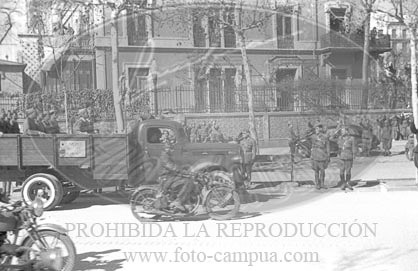 Desfile en Barcelona tras la toma de la ciudad