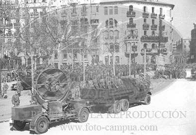 Desfile en Barcelona tras la toma de la ciudad