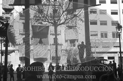 Desfile en Barcelona tras la toma de la ciudad