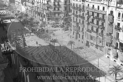 Desfile en Barcelona tras la toma de la ciudad