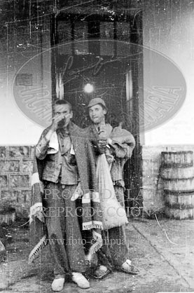 Milicianos y refugiados en Perpignan