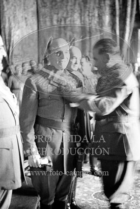 Burgos, Imposición de condecoraciones italianas