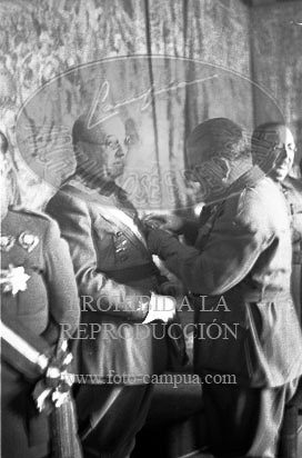 Burgos, Imposición de condecoraciones italianas