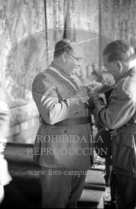 Burgos, Imposición de condecoraciones italianas