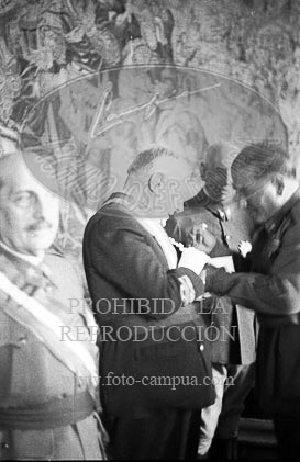 Burgos, Imposición de condecoraciones italianas