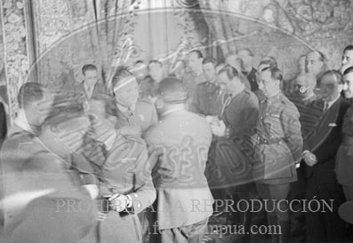 Burgos, Imposición de condecoraciones italianas