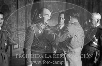 Burgos, Imposición de condecoraciones italianas