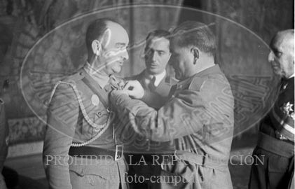 Burgos, Imposición de condecoraciones italianas