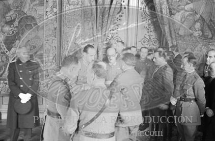 Burgos, Imposición de condecoraciones italianas