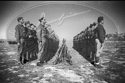 Ejercicios de tiro en la Academia Alfereces Provisionales de Avila