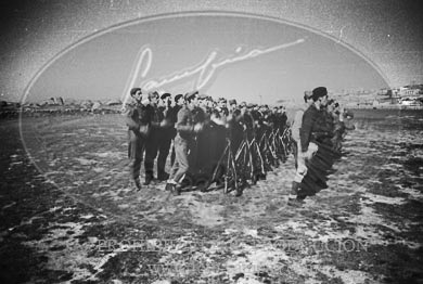 Ejercicios de tiro en la Academia Alfereces Provisionales de Avila