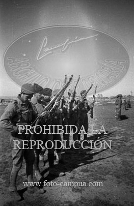 Ejercicios de tiro en la Academia Alfereces Provisionales de Avila