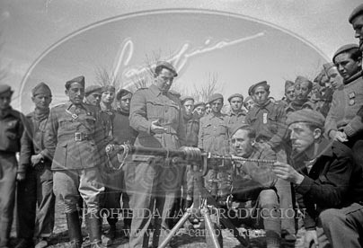 Ejercicios de tiro en la Academia Alfereces Provisionales de Avila