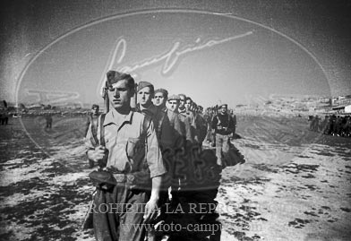 Ejercicios de tiro en la Academia Alfereces Provisionales de Avila