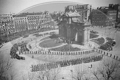 Misa por la victoria en la Puerta de Alcalá de Madrid