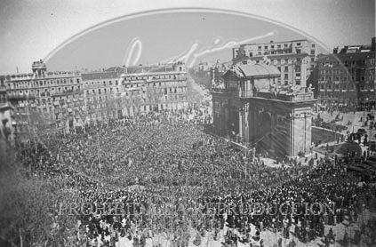 Misa por la victoria en la Puerta de Alcalá de Madrid