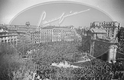 Misa por la victoria en la Puerta de Alcalá de Madrid