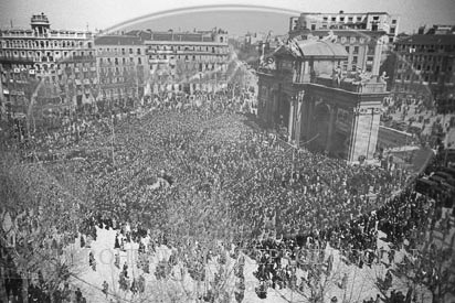 Misa por la victoria en la Puerta de Alcalá de Madrid