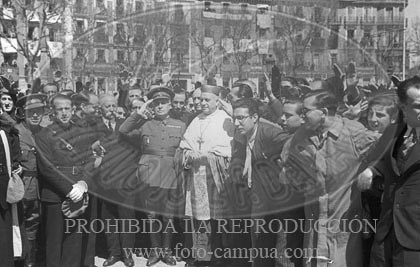 Misa por la victoria en la Puerta de Alcalá de Madrid