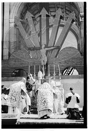 Misa por la victoria en la Puerta de Alcalá de Madrid