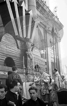 Misa por la victoria en la Puerta de Alcalá de Madrid