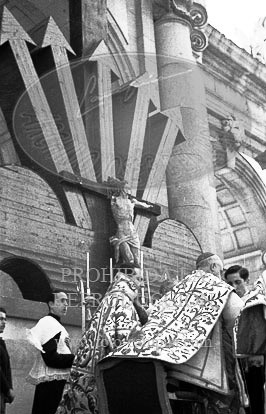 Misa por la victoria en la Puerta de Alcalá de Madrid