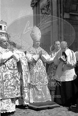 Misa por la victoria en la Puerta de Alcalá de Madrid