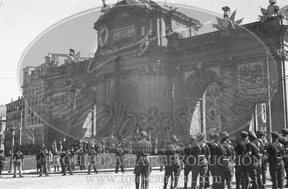 Misa por la victoria en la Puerta de Alcalá de Madrid