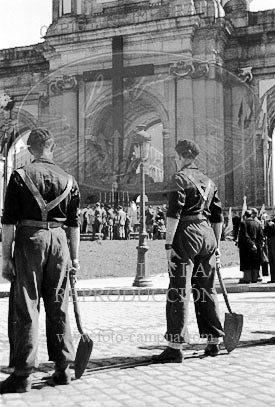Misa por la victoria en la Puerta de Alcalá de Madrid