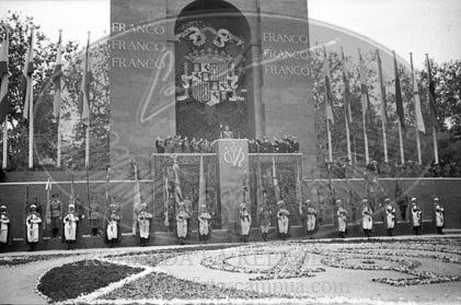 Imposicion de la Laureada a Franco