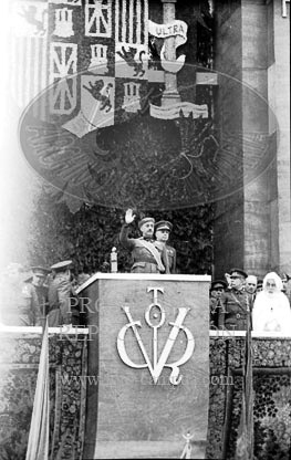 Imposicion de la Laureada a Franco