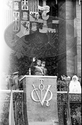 Imposicion de la Laureada a Franco