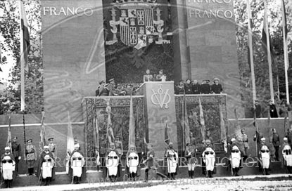 Imposicion de la Laureada a Franco